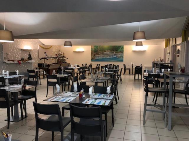 Logis Hotel Le Clos Saint Loup Bram Exterior photo
