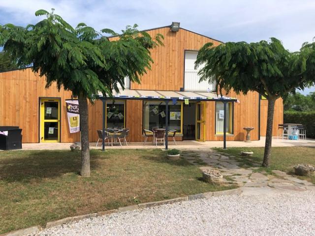 Logis Hotel Le Clos Saint Loup Bram Exterior photo