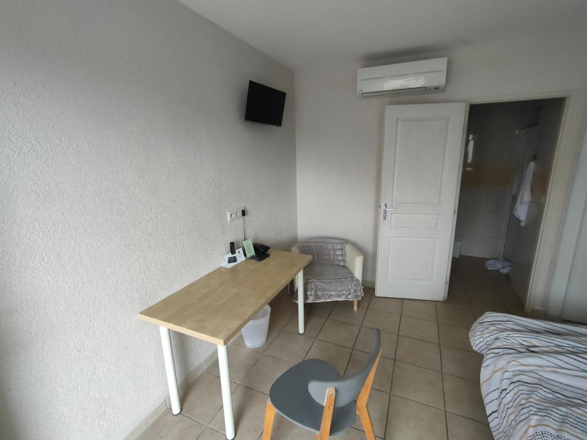 Logis Hotel Le Clos Saint Loup Bram Exterior photo